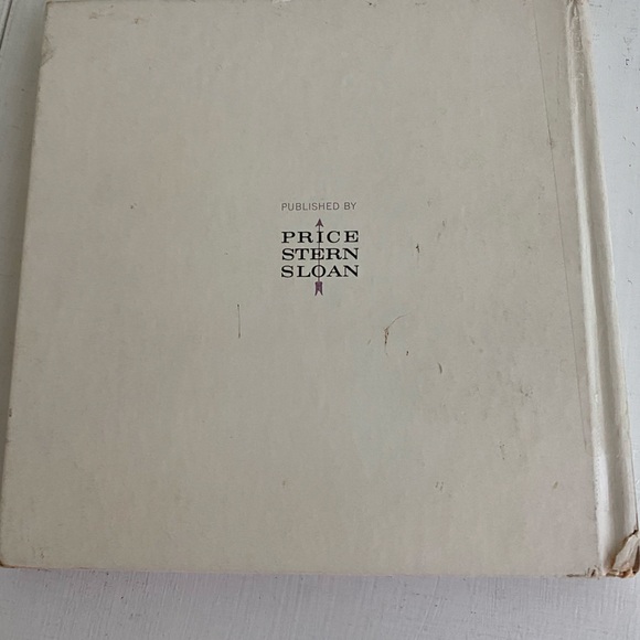 Vintage Book “Love is when you meet a man who doesn’t live with their mother” - Picture 11 of 14